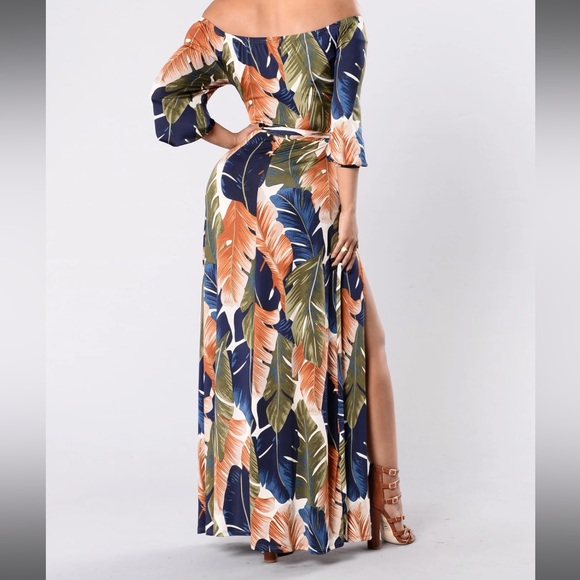 FashionNova Off Shoulder Maxi Dress Size Small - Picture 2 of 10